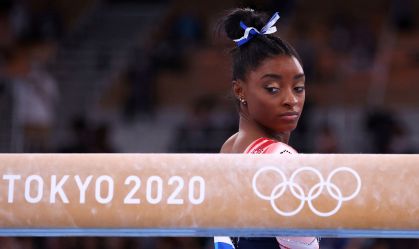 Simone Biles retornará às competições em agosto após hiato de dois anos