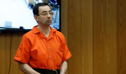 Larry Nassar, médico que abusou de ginastas dos EUA, é esfaqueado na prisão