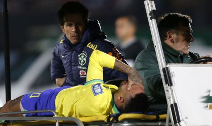 Neymar tem rompimento dos ligamentos do joelho confirmado e passará por cirurgia