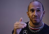 Com Hamilton, Ferrari dispara 9% na bolsa e Mercedes patina