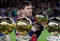 Guardiola diz que Messi jogou mais que Pelé e Maradona
