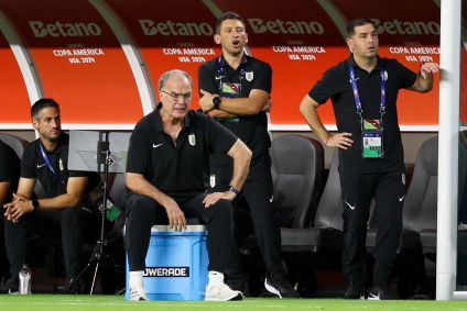 Técnico do Uruguai, Marcelo Bielsa, durante partida da Copa América no Hard Rock Stadium em Miami, EUA