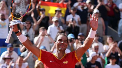 Rafael Nadal celebra vitória nos Jogos de Paris