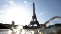 Onda de calor na França fecha topo da Torre Eiffel e desaponta turistas