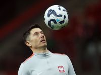 Técnico da Polônia pede demissão após discussão com Lewandowski