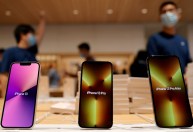 Ministério da Justiça multa Apple em R$ 12 mi e suspende venda de iPhone sem carregador