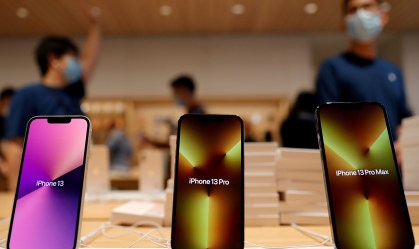 Ministério da Justiça multa Apple em R$ 12 mi e suspende venda de iPhone sem carregador