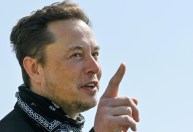 Elon Musk responde Bernie Sanders no Twitter: “Sempre esqueço que você está vivo”
