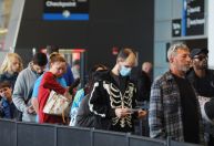 Aéreas cancelam ao menos 800 voos na segunda-feira nos EUA após fim de semana caótico