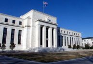 Juros seguirão altos nos EUA por mais tempo que mercado estima, diz dirigente do Fed