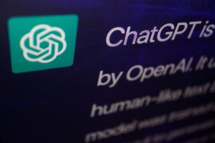 O chatbot pode controlar o entretenimento no carro e responder a perguntas de conhecimento geral