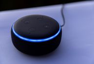 Alexa, da Amazon, pode ganhar versão mais inteligente para competir com ChatGPT