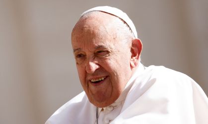 Papa Francisco exalta beleza natural em encontro com cirurgiões plásticos