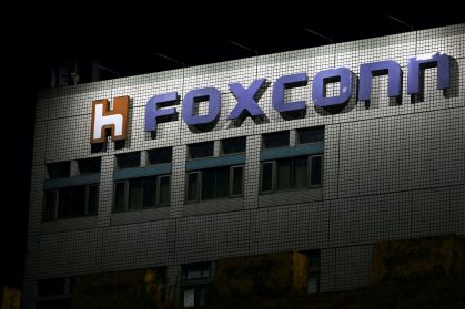 Logo da Foxconn no prédio da empresa em Taipé