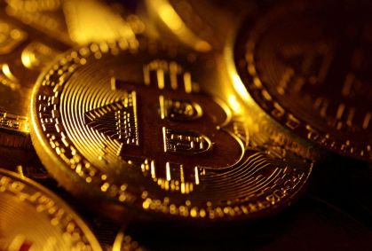Bitcoin recua com cautela após acordo EUA-UE