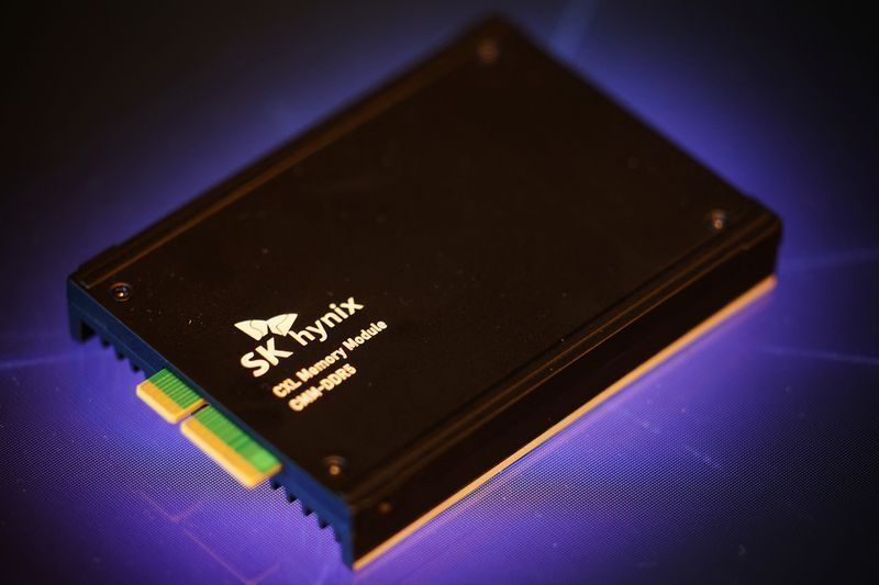 Logo da SK Hynix em produto visto durante evento de semicondutores em Seul, na Coreia do Sul