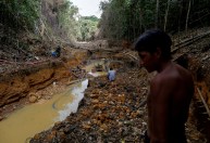 PF descobre que policial enviava armas para garimpo em Roraima