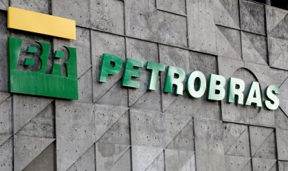 Logo da Petrobras na sede da empresa no Rio de