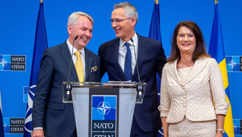 Ministra das Relações Exteriores da Suécia, Ann Linde, ministro das Relações Exteriores da Finlândia, Pekka Haavisto, e secretário-geral da Otan, Jens Stoltenberg, na sede da aliança militar ocidental em Bruxelas / 05/07/2022 Otan/Divulgação via REUTERS