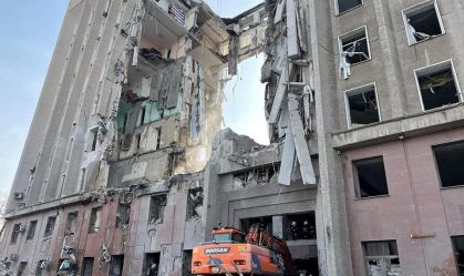 Russos abrem fogo em área residencial e matam três, diz prefeito
