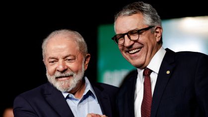 Alexandre Padilha, ministro das Relações Institucionais, e o presidente Lula