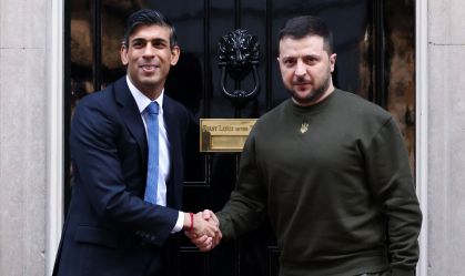 Em Londres, Zelensky ganha promessa de treino de pilotos em caças da Otan