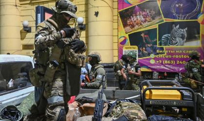 Tropas do Grupo Wagner com mais de 100 veículos chegam à base militar de Belarus