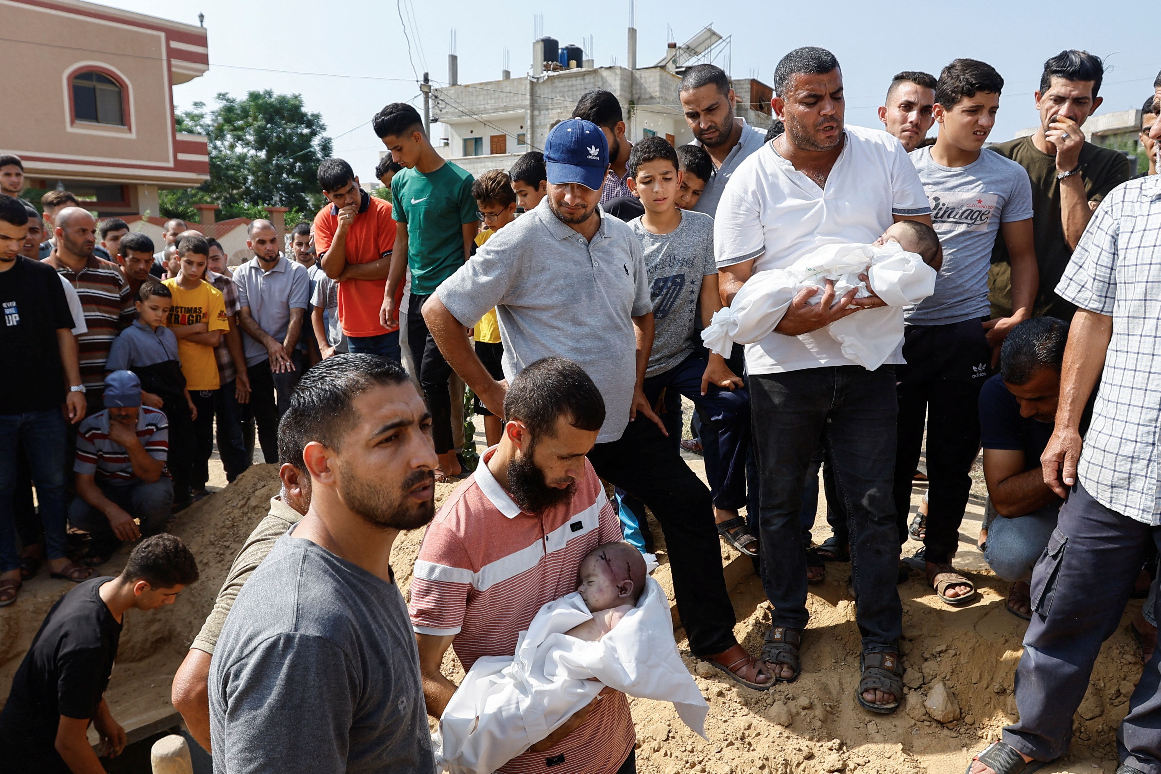 Funeral de membros de família palestina Abu Hmaid, na Faixa