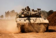 Vídeo mostra tanque de Israel atirando em veículo de passageiros em estrada na Faixa de Gaza