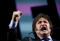 Último comercial de Milei usa mote de Lula e diz que esperança vai vencer o medo