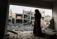 “Esperávamos morrer a qualquer minuto&quot;: Moradores de Gaza relatam fuga de Khan Younis