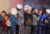 Com falta de comida, crianças sofrem com tonturas e perda de peso em Gaza