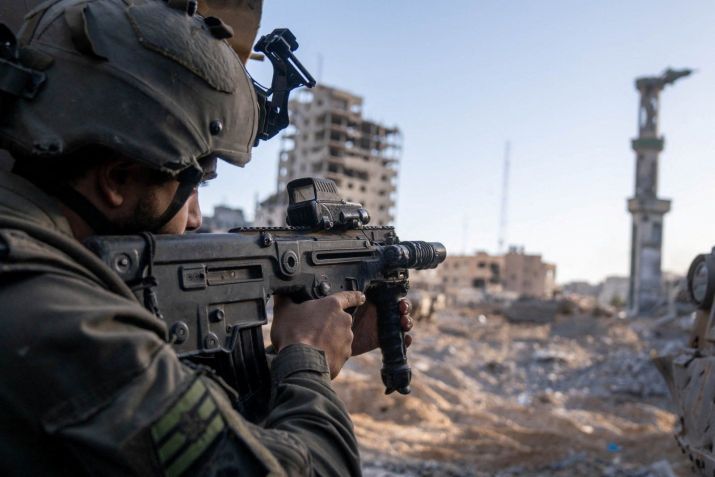 Soldados israelenses operam na Faixa de Gaza / 30/12/2023 Divulgação via REUTERS