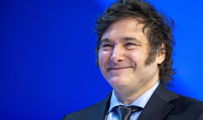 Milei cita mercados livres como solução para a pobreza e critica socialismo em Davos