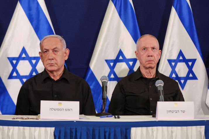 Primeiro-ministro de Israel, Benjamin Netanyahu, e ministro da Defesa, Yoav Gallant, durante coletiva de imprensa, em Tel Aviv, Israel / 28/10/2023 ABIR SULTAN POOL/Pool via REUTERS