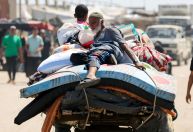 Palestinos fogem de Rafah após Israel emitir ordens de desocupação