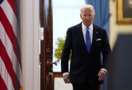 Posição de Biden se deteriora enquanto coletiva determinante se aproxima