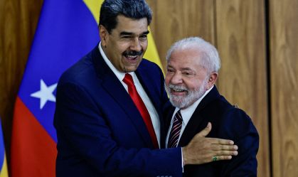Maduro tem de respeitar processo democrático na Venezuela, diz Lula