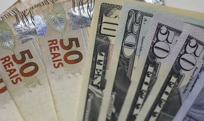 Ibovespa tem alta de 1% na semana; dólar sobe e fecha acima de R$ 5,80