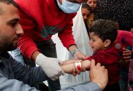 Com crise de fome em Gaza, médicos medem a desnutrição de crianças