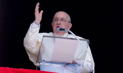 Papa Francisco reza pelo Oriente Médio e Califórnia atingida por incêndios