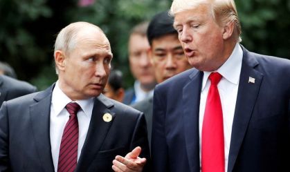 Trump e Putin conversam em Danang, Vietnã, em 2017