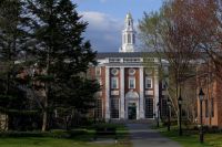 Trump suspende vistos para novos estudantes internacionais de Harvard