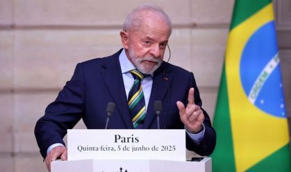 Lula diz que vai participar de reunião do G7 "antes que EUA anexem Canadá"