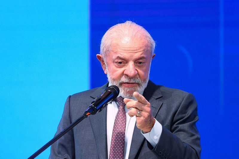 Lula defende investir em defesa para “ninguém meter o nariz no país”