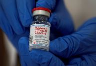Covid-19: governo fecha compra 12,5 milhões de doses de vacina da Moderna