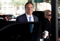 Ex-governador cometeu assédio sexual, aponta relatório de parlamentares de NY