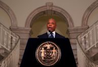 Prefeito de NY defende chatbot que aconselhou empresários a infringir a lei