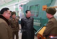 Coreia do Norte confirma novos testes e Kim visita fábrica de munições