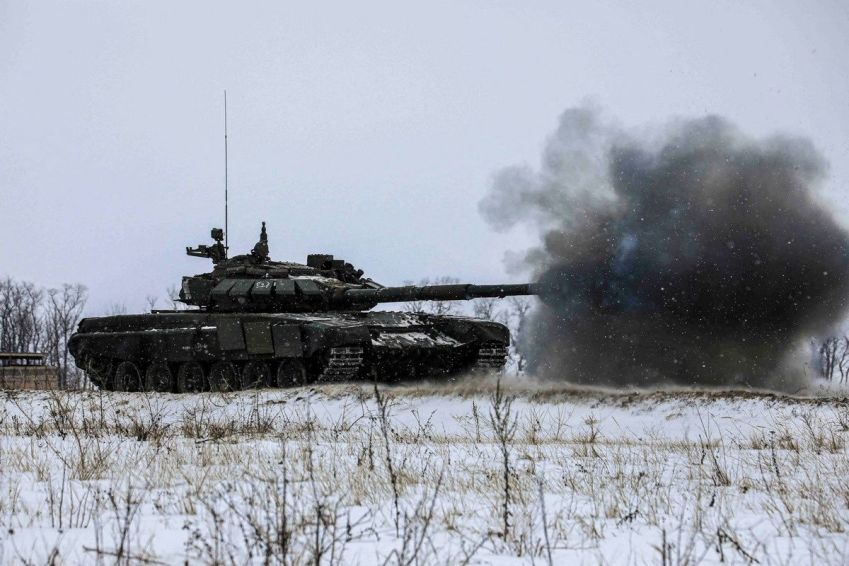 Membros das Forças Armadas russas durante exercícios militares na região de Leningrado / 14/02/2022 Ministério da Defesa da Rússia/Divulgação via REUTERS